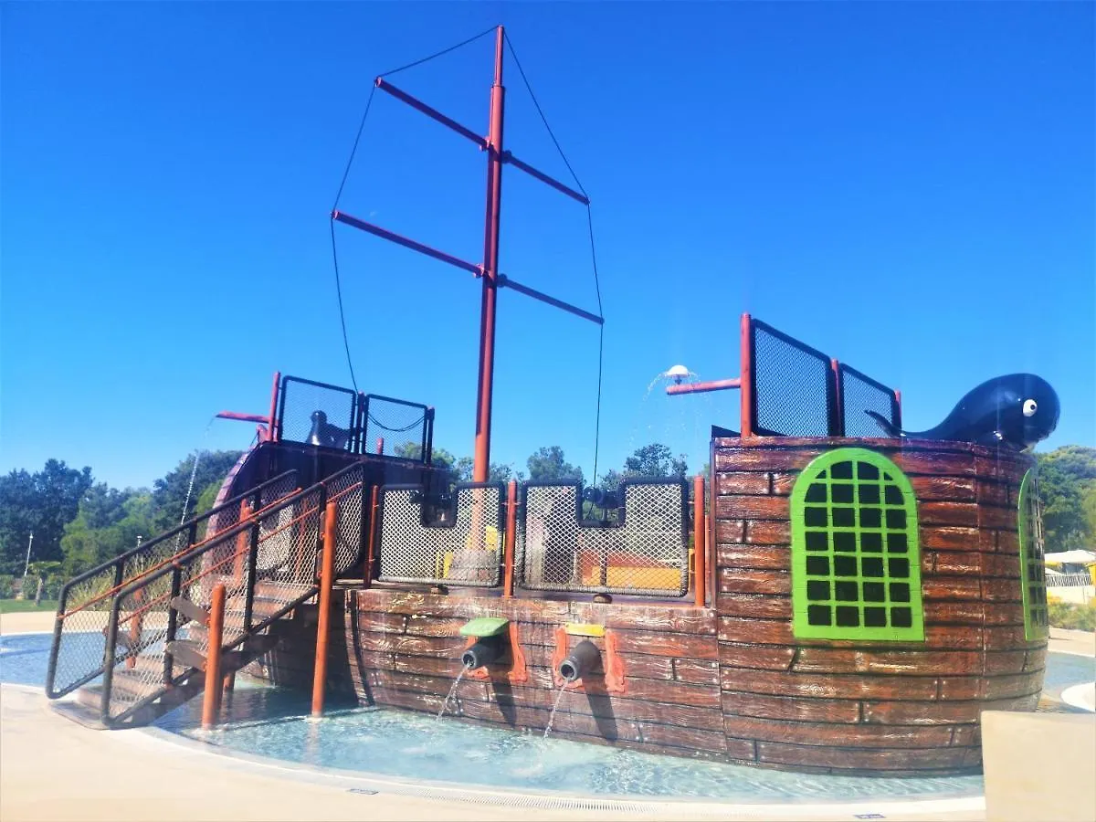 West Coast Mobilhome With Xxl Terrace Tar-Vabriga Croatia