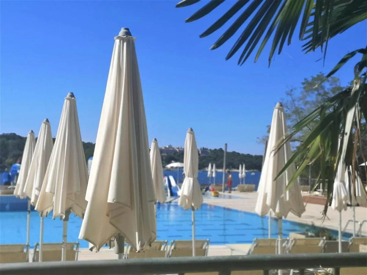 West Coast Mobilhome With Xxl Terrace Tar-Vabriga